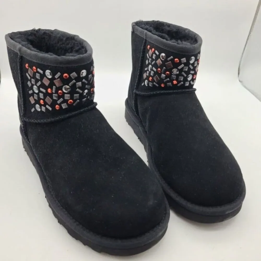 UGG Womens Boots black Suede Fur Classic Mini Stud II Medallion Size 6 37 new